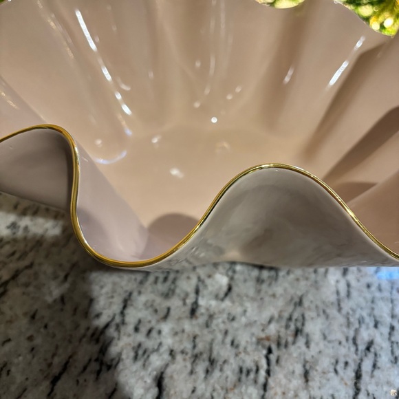 Susan Gordon Pottery Wavy Heritage Bowl in Blush - Picture 5 of 7